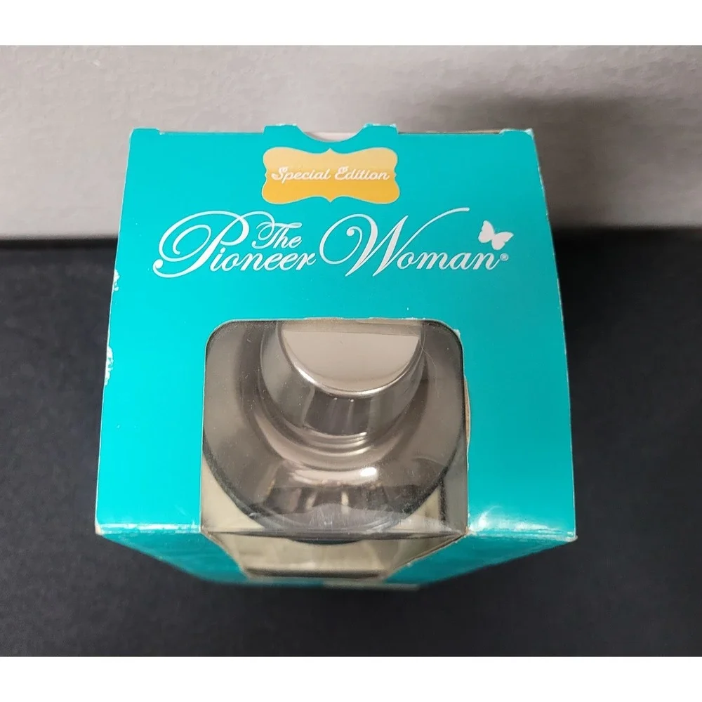 The Pioneer Woman Cassie Embossed Cocktail Mixer Teal Glass w/ Metal Lid NEW